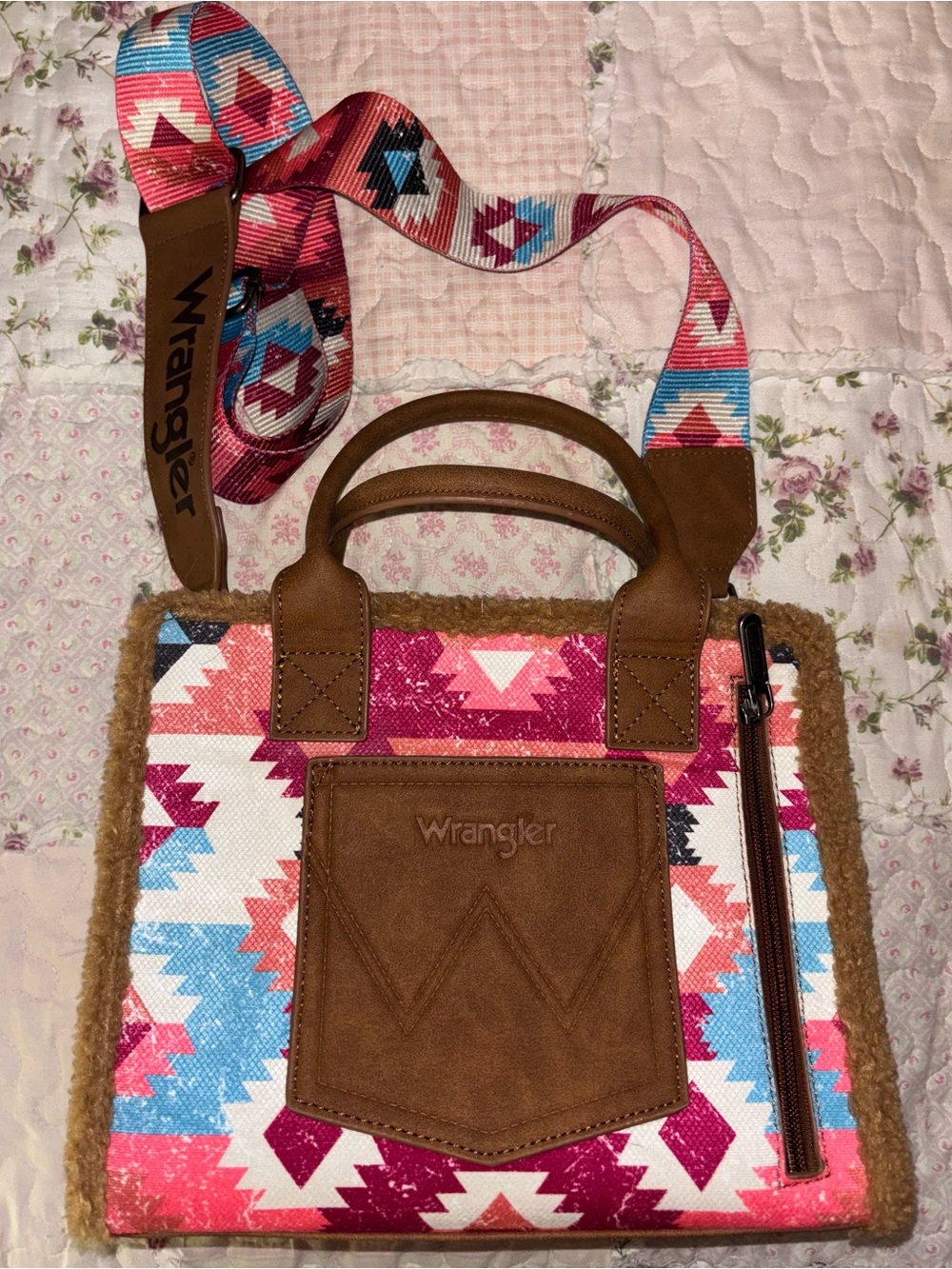 Wrangler Aztec Bag! β¨π - Picture 2 of 3